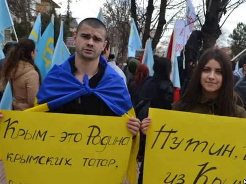 В Анкаре возле российского посольства прошла акция “Путин, вон из Крыма!” В Анкаре возле российского посольства прошла акция "Путин, вон из Крыма!"