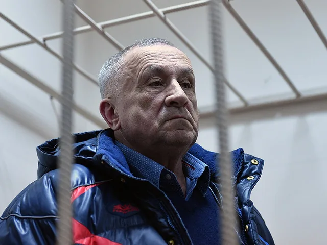 Экс-глава Удмуртии признался в получении взяток. Адвокаты сомневаются, что добровольно