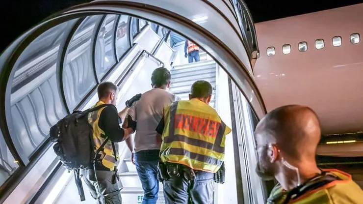 Вперше з 2021 року Німеччина депортує громадян Афганістану Вперше з 2021 року Німеччина депортує громадян Афганістану
