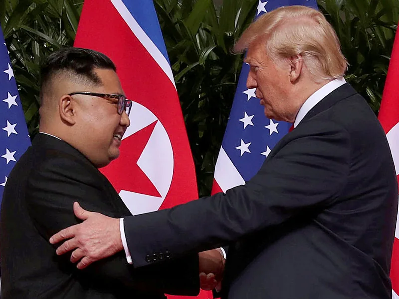 Дональд Трамп и Ким Чен Ын встретились и подписали загадочный документ