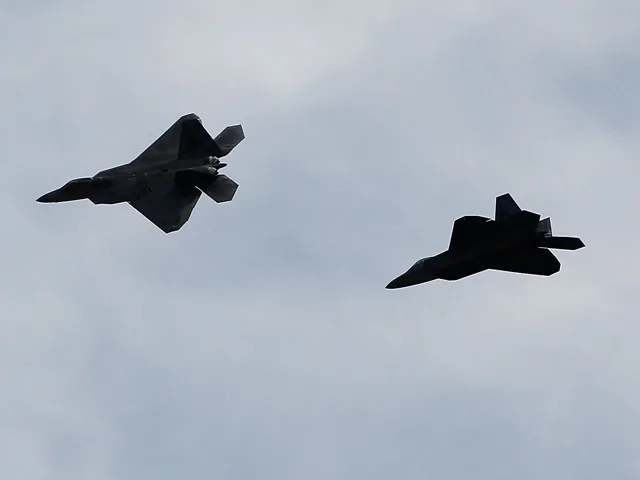 Авиаудар сирийской армии по курдским ополченцам предотвратили американские F-22