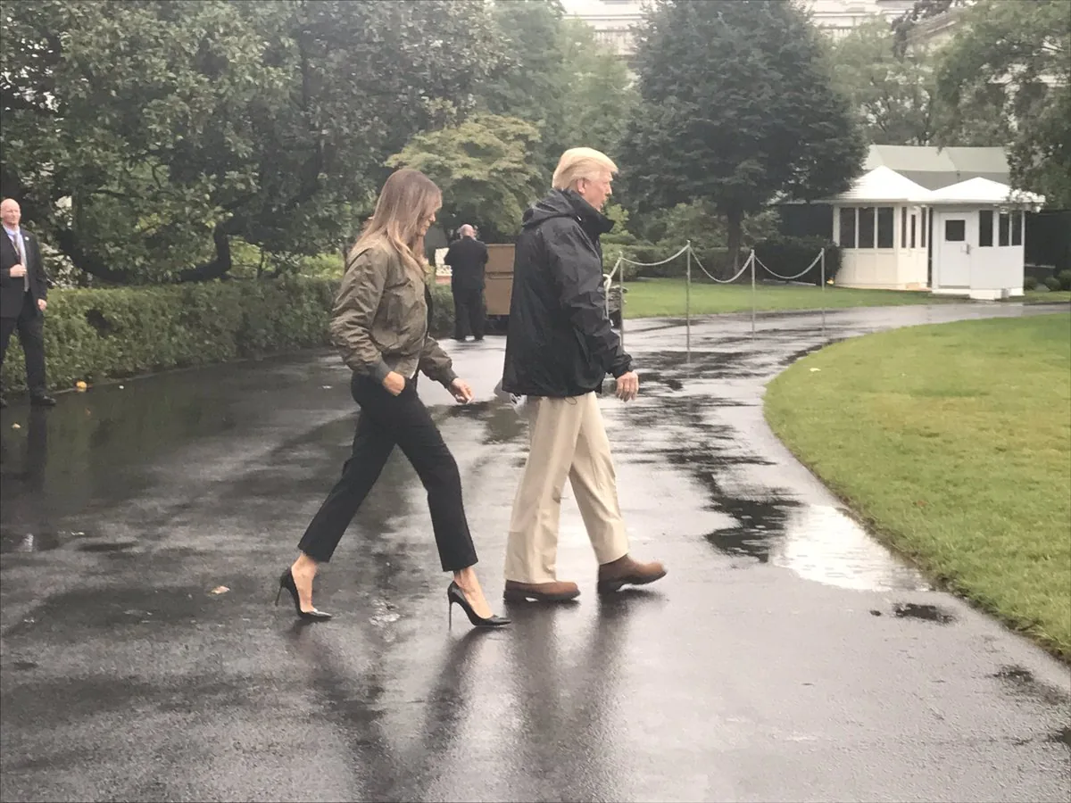 После приезда Трампа в Техас на фоне масштабного наводнения в США обсуждают шпильки первой леди