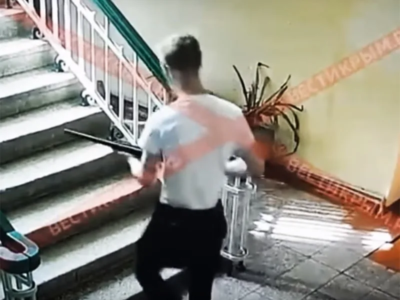 “Вести” показали и удалили страшное ВИДЕО расстрела в Керчи с возможным сообщником Рослякова "Вести" показали и удалили страшное ВИДЕО расстрела в Керчи с возможным сообщником Рослякова