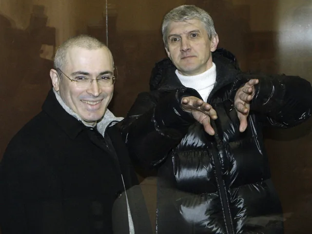 Прокуратура ответила Медведеву по делам ЮКОСа и “политзэков”: есть лишь одно “но” в одном деле Прокуратура ответила Медведеву по делам ЮКОСа и "политзэков": есть лишь одно "но" в одном деле
