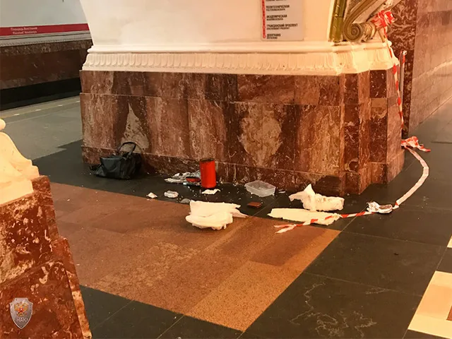 Версия: в метро Петербурга планировали второй взрыв, но смертник не явился Версия: в метро Петербурга планировали второй взрыв, но смертник не явился
