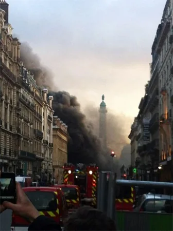 В Париже пожар на подземной стоянке отеля Ritz уничтожил 53 суперкара. ВИДЕО