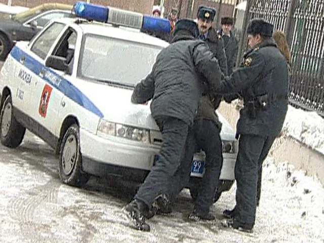 В Москве полицейские открыли стрельбу по машине, водитель которой пытался скрыться