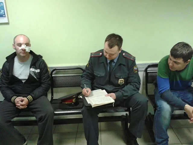 Координатора “Синих ведерок” избили под Петербургом. ВИДЕО Координатора "Синих ведерок" избили под Петербургом. ВИДЕО