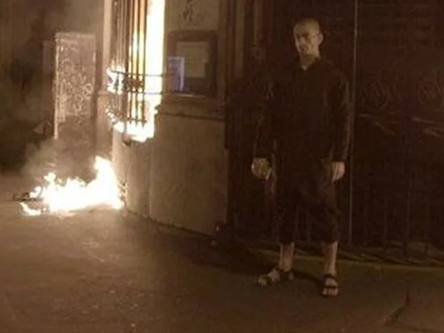 Акциониста Петра Павленского после поджога французского ЦБ суд освободил из-под стражи