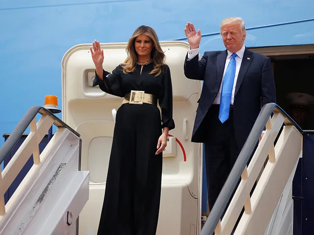 В начале первого визита за рубеж Трамп прибыл в Саудовскую Аравию