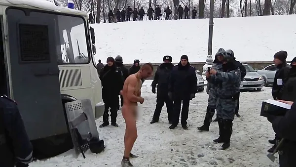 Обнародовавший видео издевательств "Беркута" милиционер бежал из страны. ВИДЕО