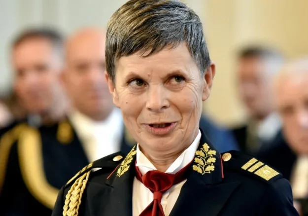 Впервые возглавила женщина Вооруженные силы Словении Впервые возглавила женщина Вооруженные силы Словении