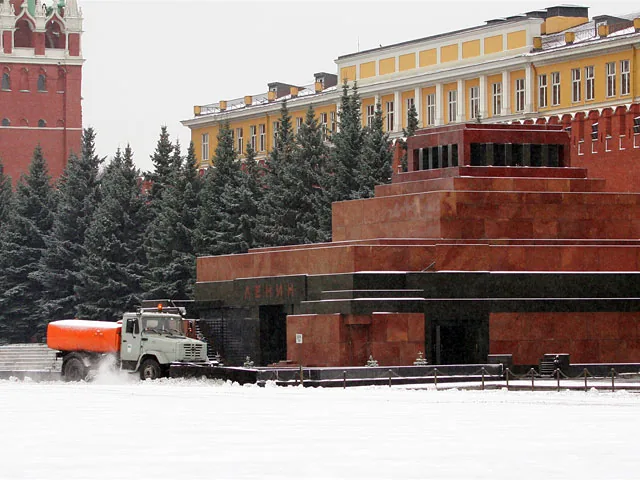 ФСО объяснилась по поводу тела Ленина. Есть особая версия, почему "сломался" Мавзолей