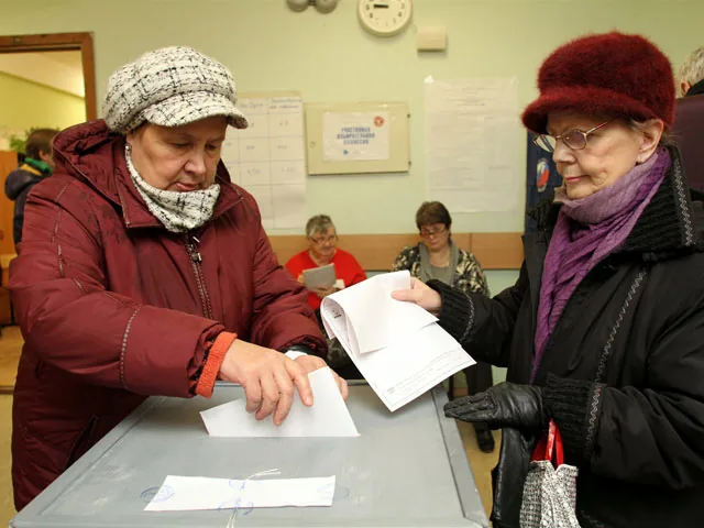 За "честную учительницу" Иванову, на чьем участке ЕР набрала 22%, сражается рунет