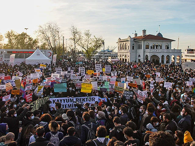 Стамбул: в ходе студенческих демонстраций десятки задержанных