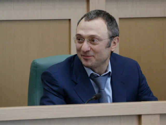 Французский суд запретил сенатору Керимову возвращаться в Россию