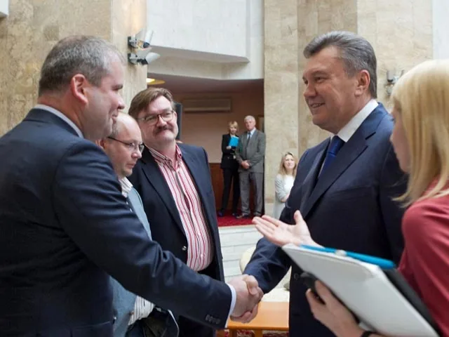 Украинское гражданство российский журналист Евгений Киселев попросил у Януковича