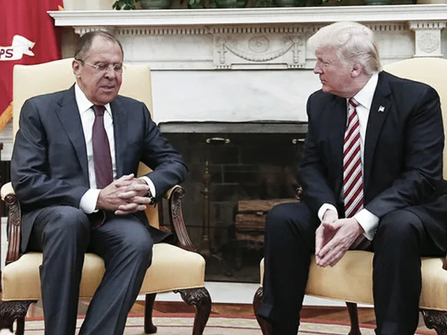 ABC News: Трамп рассказал Лаврову о планах ИГ* взорвать пассажирский самолет ABC News: Трамп рассказал Лаврову о планах ИГ* взорвать пассажирский самолет