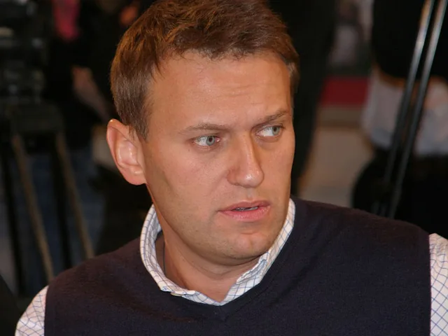 Единоросс сумел натравить власти на Навального и его кошелек