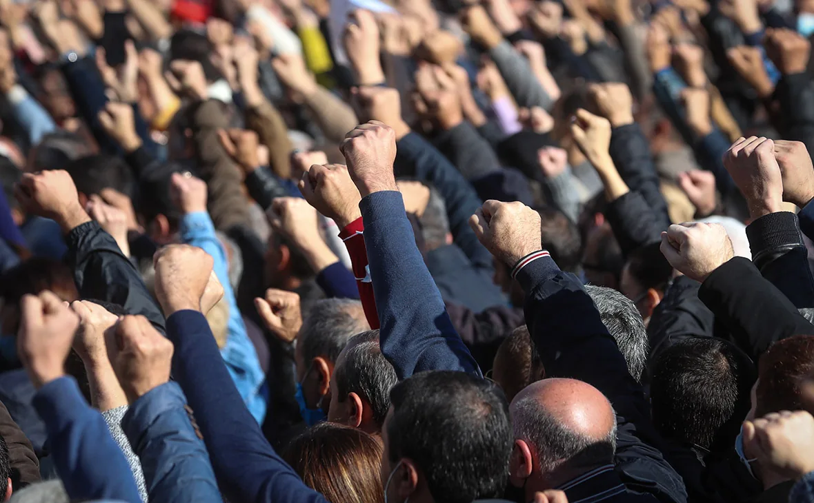 Пока Пашинян не уйдет: оппозиция Армении начинает массовые протесты нон-стоп