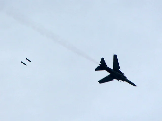 Коалиция во главе с США сбила самолет сирийской армии
