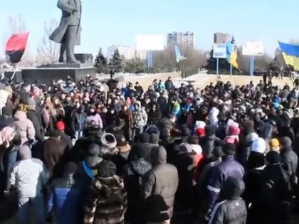 В поддержку Евромайдана в Мариуполе собрался митинг. ВИДЕО