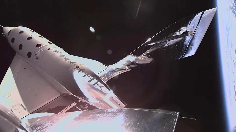 Перший комерційний рейс у космос здійснила Virgin Galactic