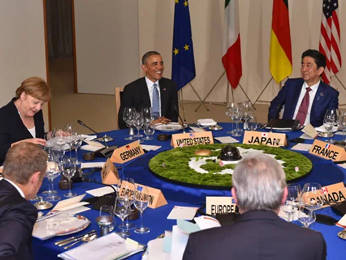 Лидеры G7 сохранили санкции против РФ и пригрозили их усилить Лидеры G7 сохранили санкции против РФ и пригрозили их усилить