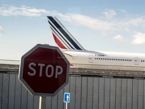 Экстренно сел в Монреале из-за сообщения о бомбе самолет Air France, летевший из Сан-Франциско в Париж Экстренно сел в Монреале из-за сообщения о бомбе самолет Air France, летевший из Сан-Франциско в Париж