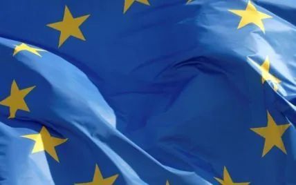 Однакова кількість людей зараз їдуть до Європи та повертаються з неї Однакова кількість людей зараз їдуть до Європи та повертаються з неї