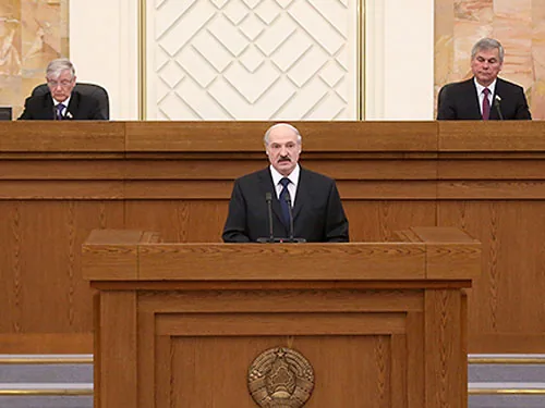 Возвращением в ПАСЕ Лукашенко занялся и выступил за усиление “роднай мовы” Возвращением в ПАСЕ Лукашенко занялся и выступил за усиление "роднай мовы"