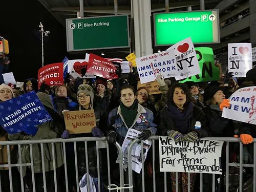 США охватили протесты против мигрантской политики Трампа