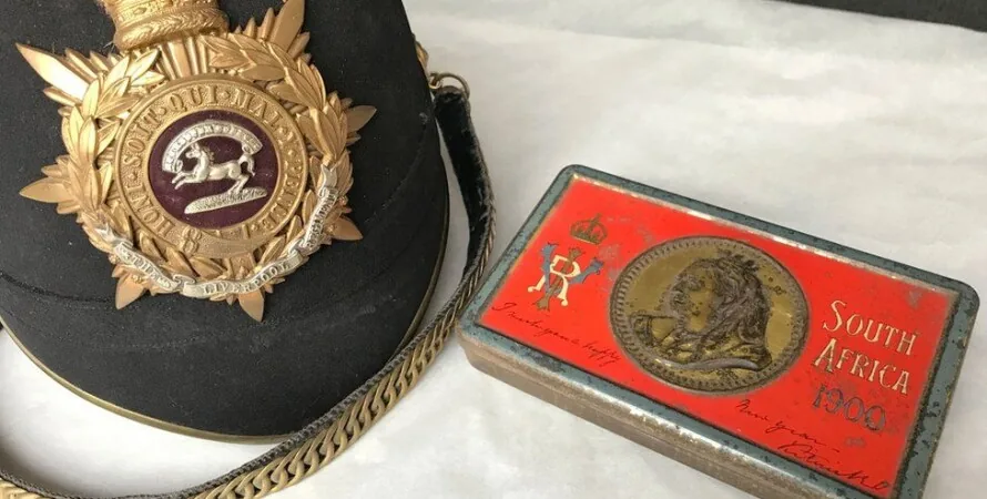 121-летний шоколад нашли в музейном военном шлеме в Великобритании 121-летний шоколад нашли в музейном военном шлеме в Великобритании