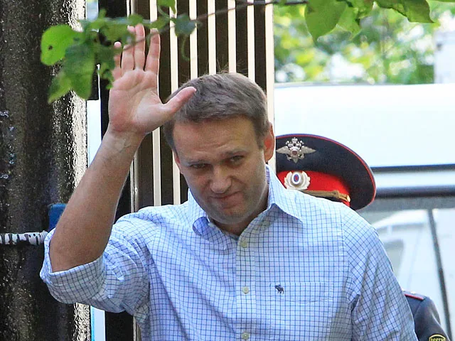 Навальный вышел на свободу и погрозил Думе