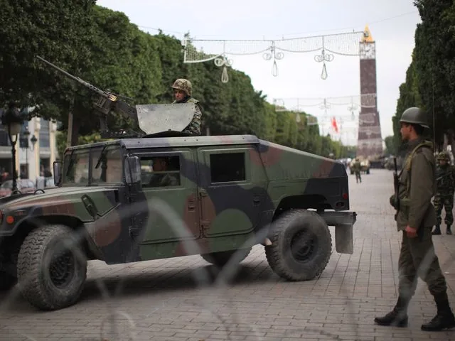 В районе границы с Алжиром тунисская армия проводит антитеррористическую операцию