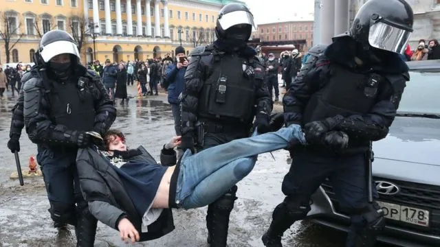 Полицейский из Иваново, уволившийся после акций протеста, объяснил, почему полиция не встанет на сторону народа
