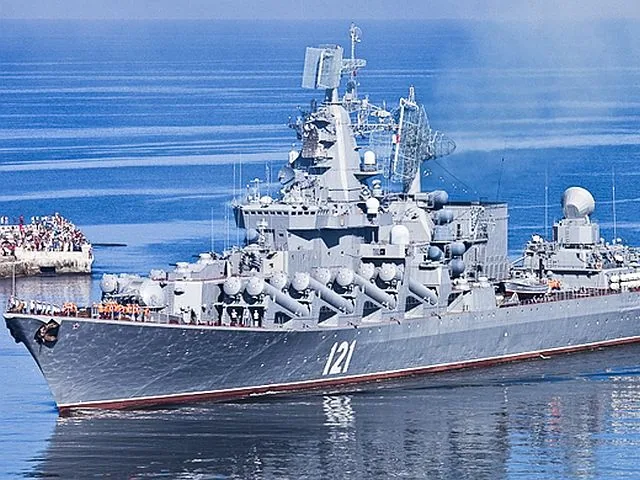 "Москва" утонула. пожар и взрыв на борту ракетного крейсера "Москва", флагмана российского Черноморского флота
