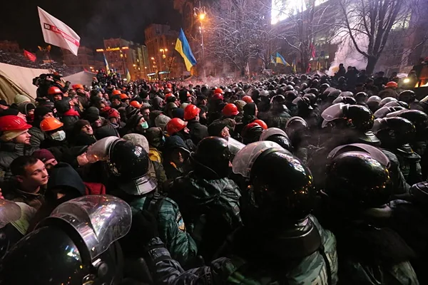 Ночной штурм Майдана глазами украинских журналистов Ночной штурм Майдана глазами украинских журналистов