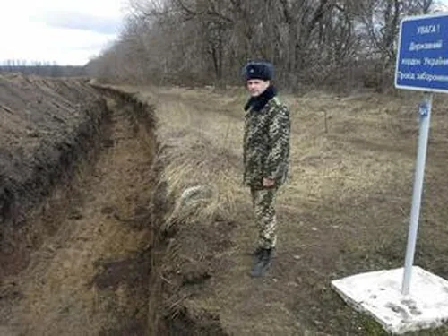 500-километровый ров на границе с Россией роют в Сумской области 500-километровый ров на границе с Россией роют в Сумской области