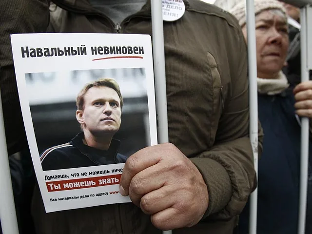 Полиция сражается с “группой Навального”: за борьбу с блоггером награждают Полиция сражается с "группой Навального": за борьбу с блоггером награждают