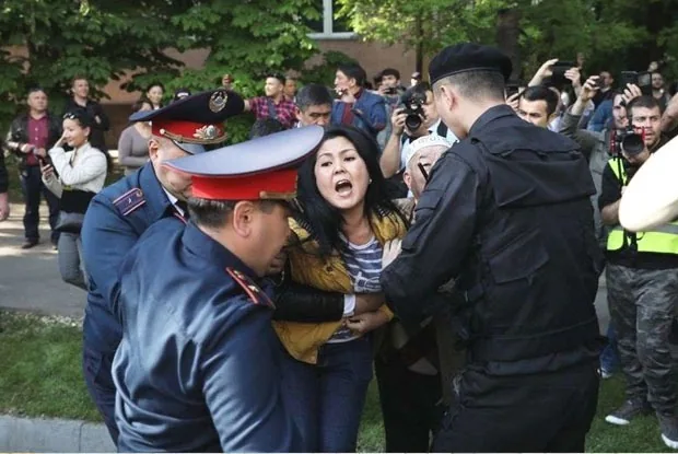 В Казахстане начались задержания участников митингов, призывающих к бойкоту парламентских выборов В Казахстане начались задержания участников митингов, призывающих к бойкоту парламентских выборов