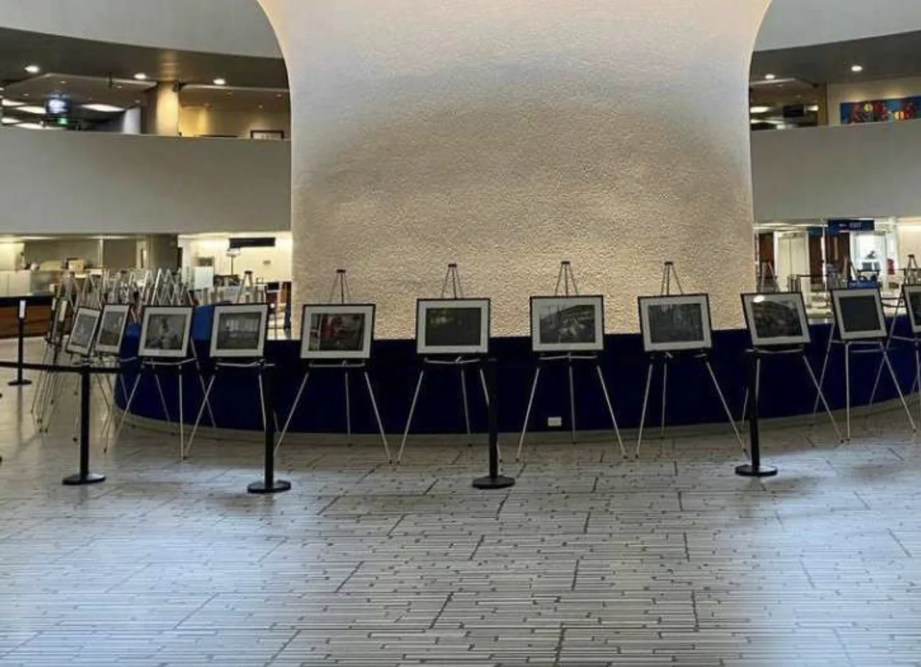 Фотовиставка “Маріуполь” відкрилася в Торонто Фотовиставка "Маріуполь" відкрилася в Торонто