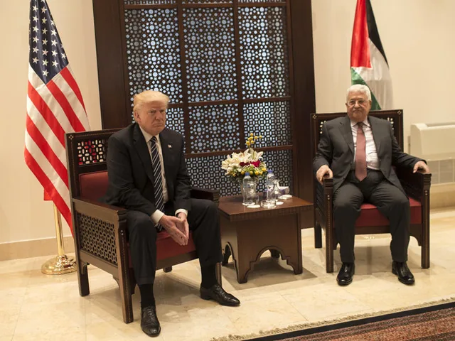 Дональда Трампа Махмуд Аббас заверил в своей готовности немедленно начать мирные переговоры с Израилем