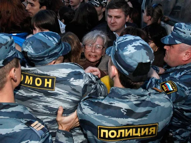 На Кудринской площади стоянка оккупантов пережила ночь "винтилова". ВИДЕО