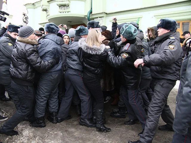 Обернулась потасовкой с полицией в Казани акция против полицейского произвола. ФОТО