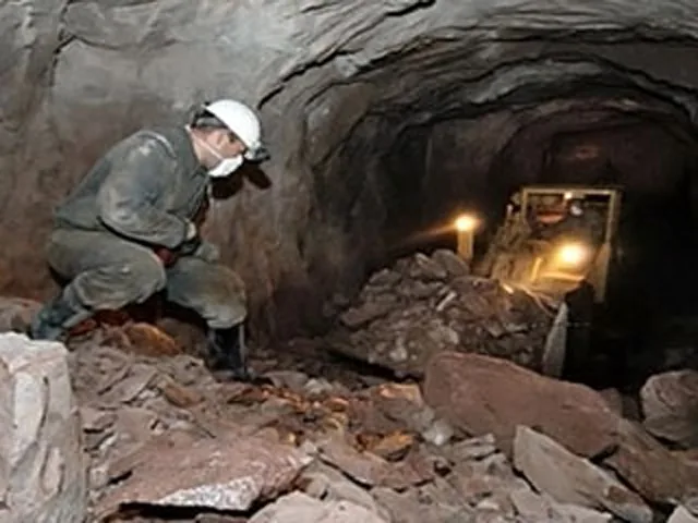 Спасатели освободили горняков, заблокированных завалом