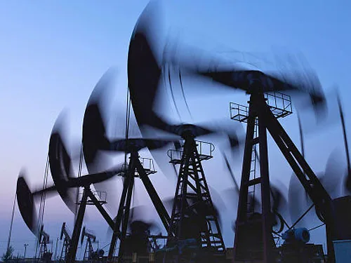 Страны ОПЭК снижают добычу нефти