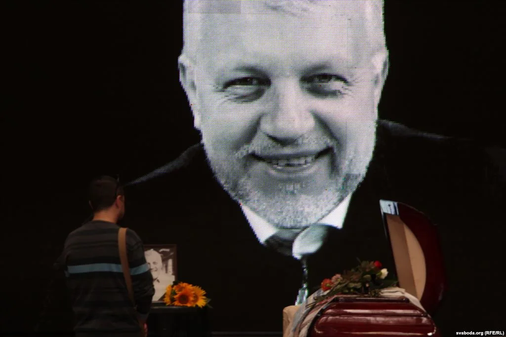 Главную версию убийства журналиста Шеремета назвал Луценко Главную версию убийства журналиста Шеремета назвал Луценко