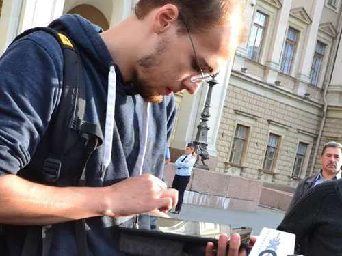 Корреспондента "Эхо Москвы" в РФ жестоко избили при освещении пикета в поддержку Украины