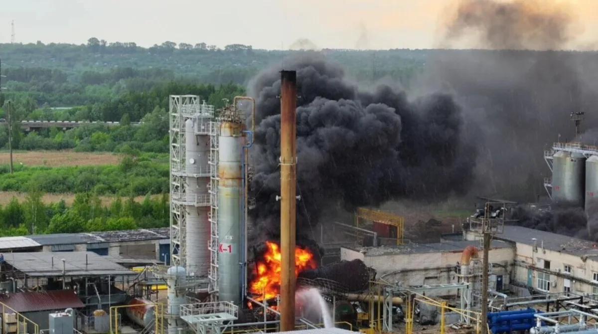 Україна ударила по НПЗ у Пермі та аеродромах рф